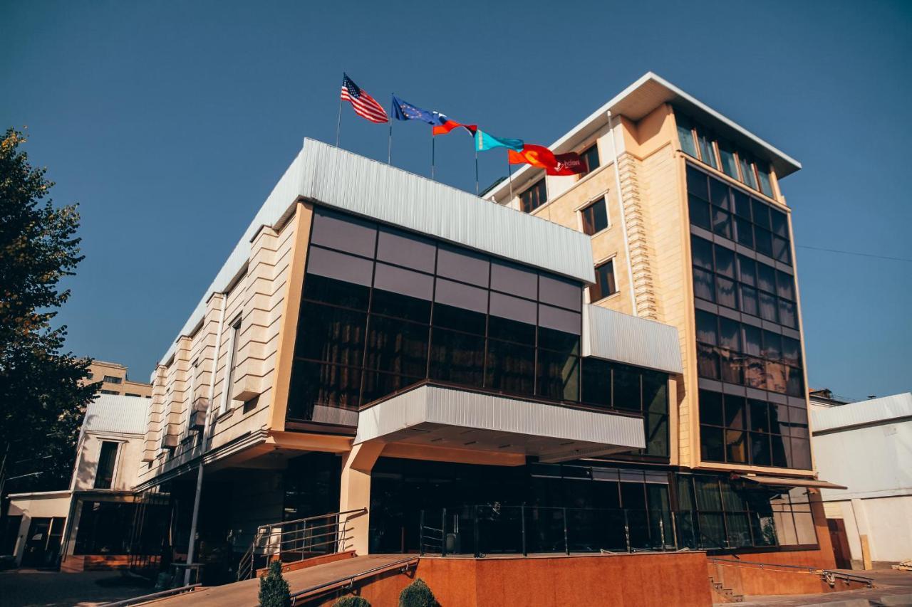 City Hotel Bishkek Exteriör bild