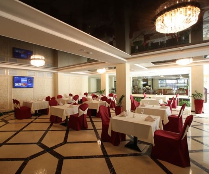 City Hotel Bishkek Exteriör bild