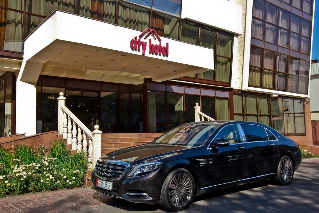 City Hotel Bishkek Exteriör bild