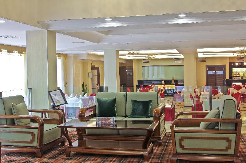 City Hotel Bishkek Exteriör bild