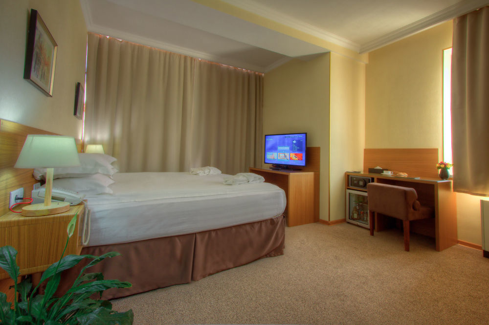 City Hotel Bishkek Exteriör bild